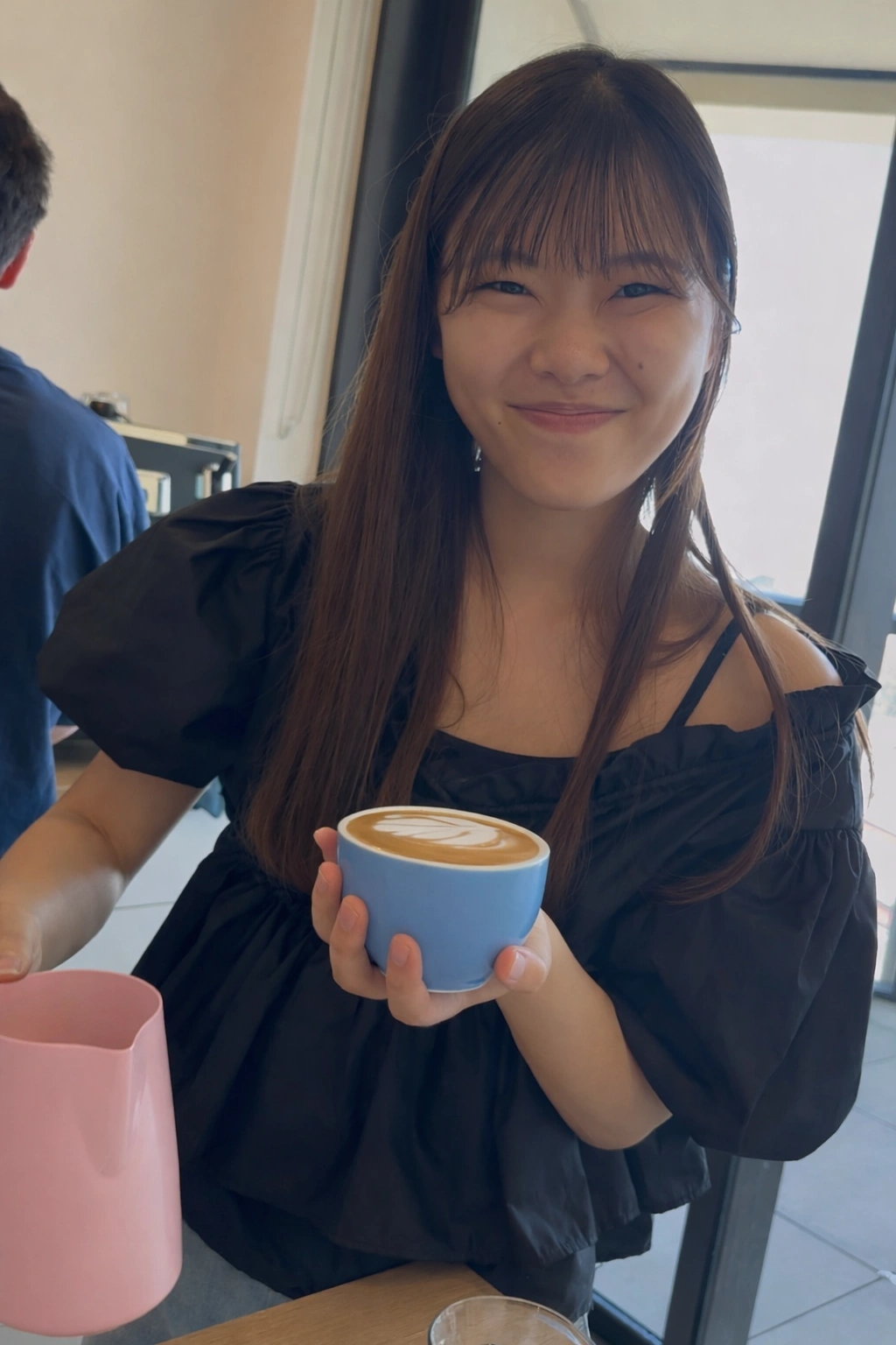Latte art class Melbourne professional pouring